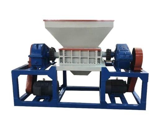 Eenvormige schacht horizontale versnippermachine 380V Spanning voor het verpletteren